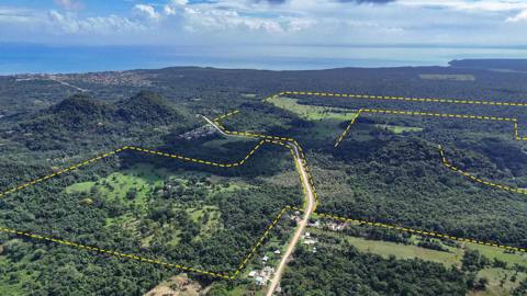 Sirmoor Hill; 756 Acre Estate - Cattle Ranch, Creeks, Hills (1/12)