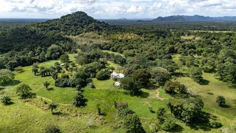 Sirmoor Hill; 756 Acre Estate - Cattle Ranch, Creeks, Hills (2/12)