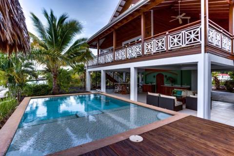 Exquisite Marina Home Priced to sell (1/10)